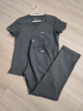 FIGS scrub Set